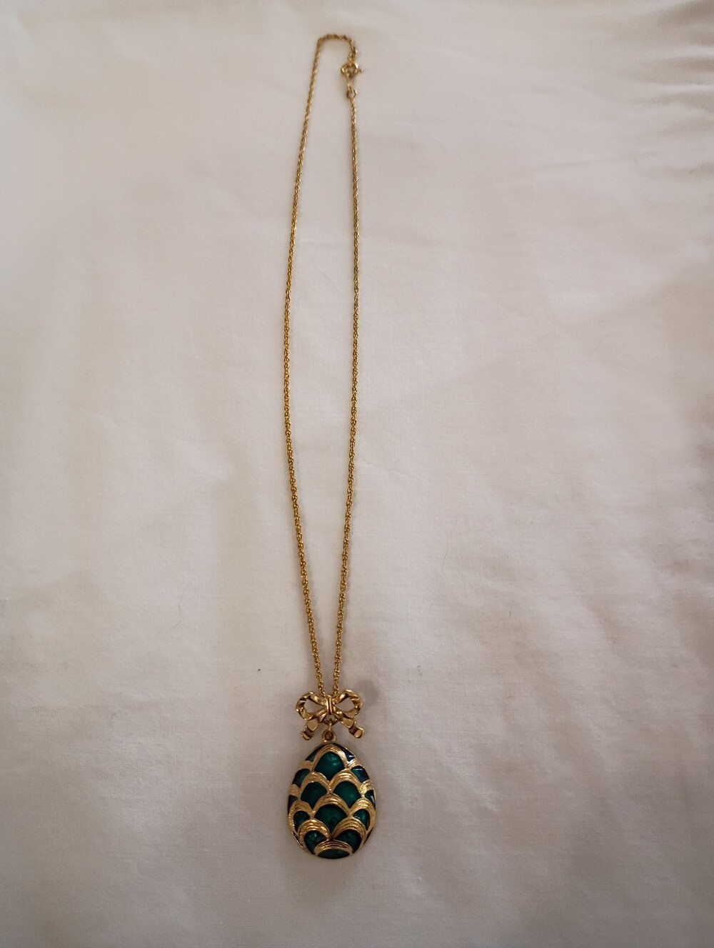 Avon Gold-Tone Pineapple Pendant Necklace with Green Enamel Accent